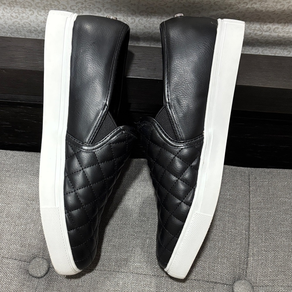 Steve Madden Black Quilted slip on sneakers 9 - Picture 4 of 5